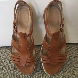Ecco Caramel Leather Sandals Comfy + Chic